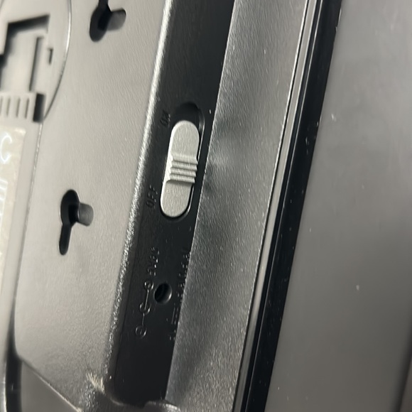 PANDIGITAL 7” PHOTO FRAME WITH REMOTE with battery. Also with electrical plug. - Picture 4 of 10